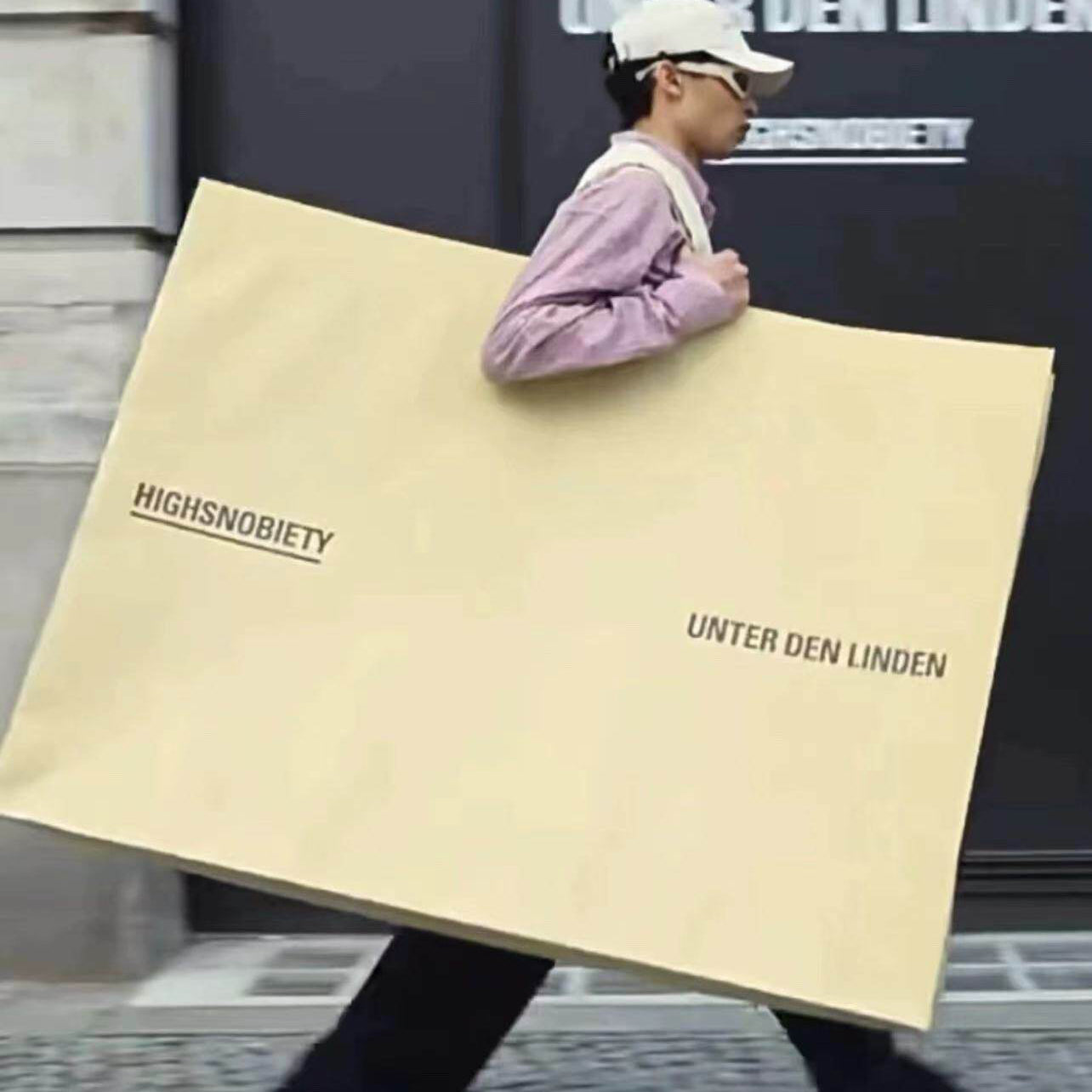 Custom Printed Oversized Paper Bags, Large Gift Shopping Totes with Handles, Wholesale Advertising Promotional Bags, Minimum Order 1 Piece.